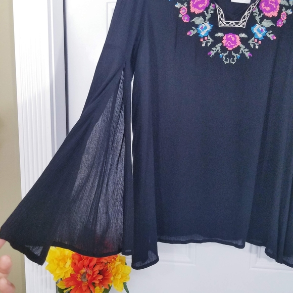Flying Tomato Boho Embroider Bell Sleeve Top NW - Picture 4 of 7